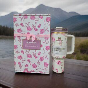 STANLEY x LoveShackFancy FlowState Quencher Tumbler 40oz – Ribbon Rosa (New)